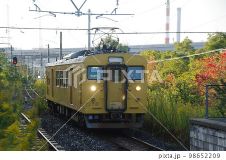 宇部線 居能駅 到着するクモハ123-5 宇部線 居能駅 到着するクモハ123-5 98652209