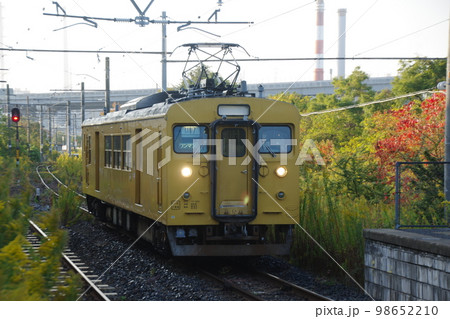 宇部線 居能駅 到着するクモハ123-5 宇部線 居能駅 到着するクモハ123-5 98652210