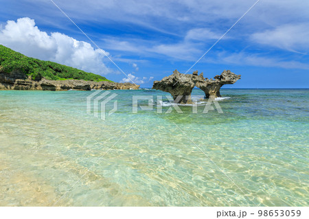 沖縄_古宇利島のハートロックの絶景 沖縄_古宇利島のハートロックの絶景 98653059
