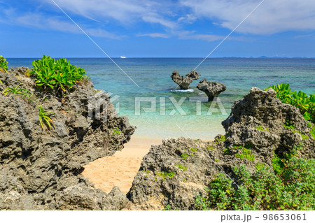 沖縄_古宇利島のハートロックの絶景 沖縄_古宇利島のハートロックの絶景 98653061