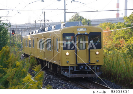 宇部線 居能駅 到着するクハ104-11 宇部線 居能駅 到着するクハ104-11 98653354