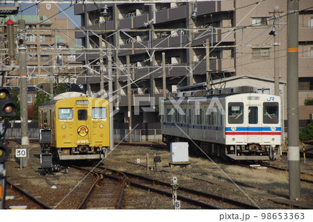 宇部線 宇部新川駅 123系と105系(広島色) 宇部線 宇部新川駅 123系と105系(広島色) 98653363