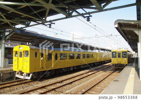 宇部線 宇部新川駅 123系+105系3両 98653368