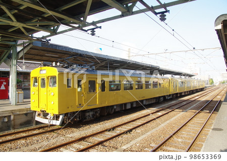 宇部線 宇部新川駅 123系+105系3両 宇部線 宇部新川駅 123系+105系3両 98653369