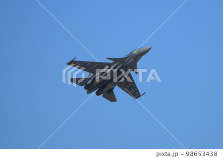インド空軍スホーイSu-30MKI離陸 98653438
