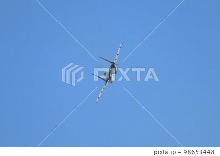 インド空軍スホーイSu-30MKI旋回 98653448