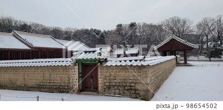 建物 積雪 冬 98654502