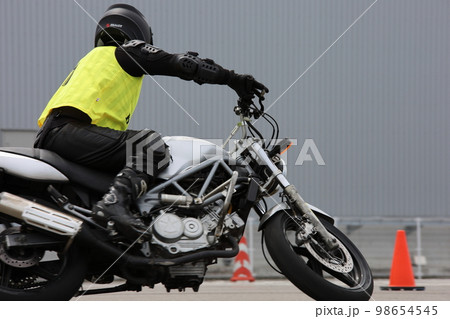 モトジムカーナの走行写真 モトジムカーナの走行写真 98654545