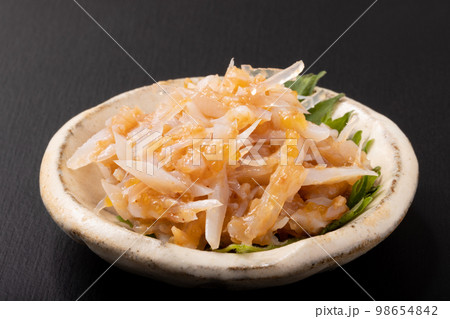 ［宮城県・気仙沼］　梅水晶　(サメ軟骨の梅肉和え) 98654842