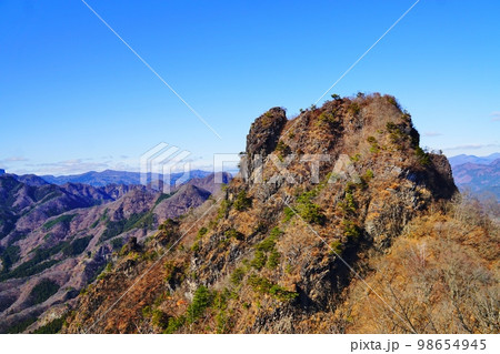 群馬　西上州　鹿岳　一ノ岳からニノ岳を望む 98654945
