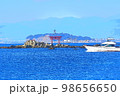 江の島と名島の鳥居とクルーズ船 98656650