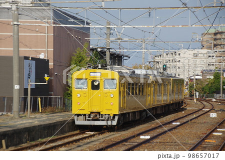 宇部線 宇部新川駅 123系+105系 98657017