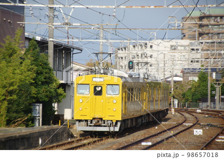 宇部線 宇部新川駅 123系+105系 宇部線 宇部新川駅 123系+105系 98657018