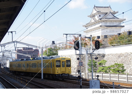 福塩線 福山駅 福山城と105系 福塩線 福山駅 福山城と105系 98657027