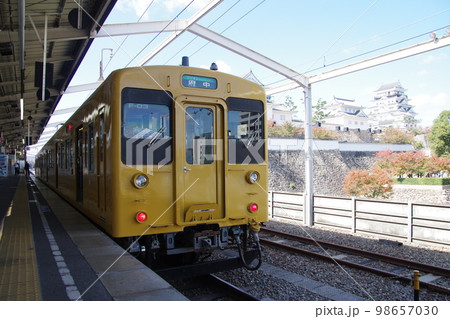 福塩線 福山駅 福山城と105系 98657030