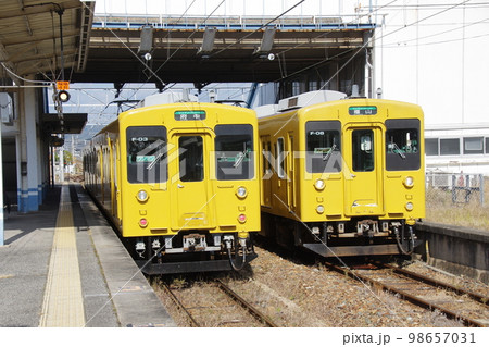 福塩線 神辺駅 105系すれ違い 98657031