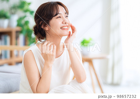 女性 ビューティー 美容 メイク スキンケア 女性 ビューティー 美容 メイク スキンケア 98657232