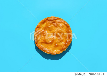 Phyllo dough cake with spinach and cheese, above view on a blue background 98658151