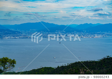 【世界遺産　嚴島神社】弥山山上から見た広島市街　広島県廿日市市 98660243