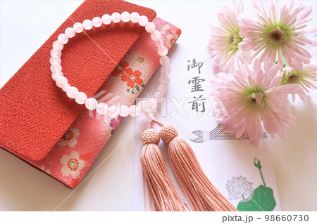 数珠と菊の花【御霊前袋】 数珠と菊の花【御霊前袋】 98660730