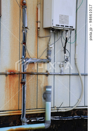 寒波で破裂した水道管 寒波で破裂した水道管 98661017
