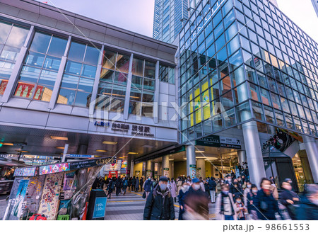 日本の東京都市景観 5類に引き下げ5月8日・あす政府決定へ。4人に1人が感染……=1月26日、渋谷 日本の東京都市景観 5類に引き下げ5月8日・あす政府決定へ。4人に1人が感染……=1月26日、渋谷 98661553