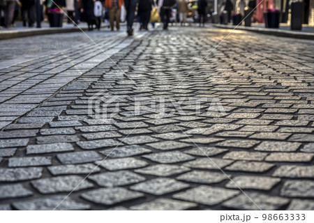 横浜の都市風景　夕刻の横浜元町ショッピングストリートのイメージカット 98663333