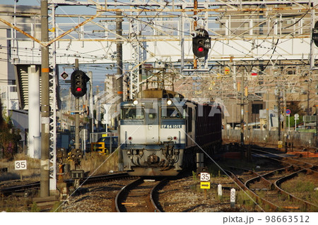 伯備線 倉敷駅 貨物列車EF64更新色 98663512