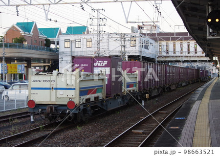 伯備線 倉敷駅 貨物列車EF64国鉄色 伯備線 倉敷駅 貨物列車EF64国鉄色 98663521