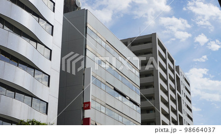 地方都市のオフィスビルとマンション 地方都市のオフィスビルとマンション 98664037
