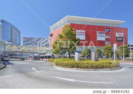 晴天の川崎駅西口の都市景観6 98664282