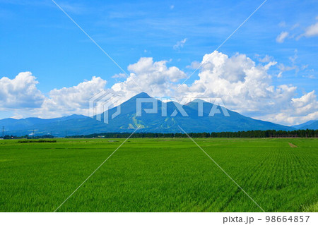 夏の会津磐梯山（福島県） 98664857