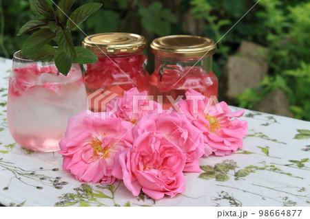 香りの女王ダマスクローズのシロップ 98664877