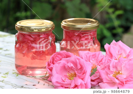 香りの女王ダマスクローズのシロップ 98664879