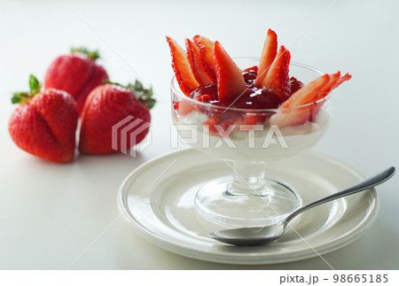 イチゴ(アマオウ)のヨーグルト イチゴ(アマオウ)のヨーグルト 98665185