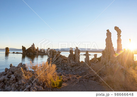 Mono lake 98666648