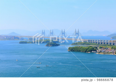 【岡山県】 新緑の鷲羽山から見た春の瀬戸大橋 98666878