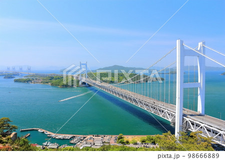 【岡山県】 新緑の鷲羽山から見た春の瀬戸大橋 98666889