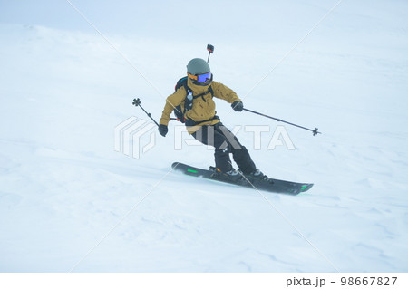 バックカントリースキー 98667827