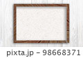 木目素材と額 98668371