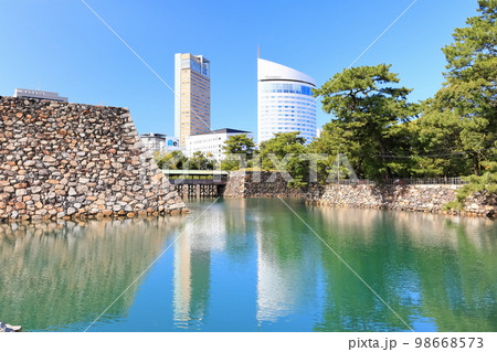【香川県】 玉藻公園から見たサンポート高松 98668573