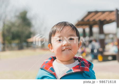 3 years old 98671618