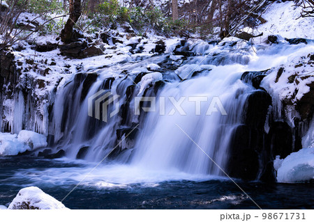 【冬素材】厳冬期の蓼科大滝【長野県】 【冬素材】厳冬期の蓼科大滝【長野県】 98671731