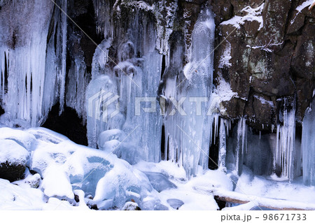 【冬素材】厳冬期の蓼科大滝【長野県】 【冬素材】厳冬期の蓼科大滝【長野県】 98671733