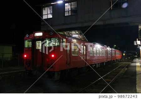 津山線 福渡駅 夜の駅キハ47 98672243