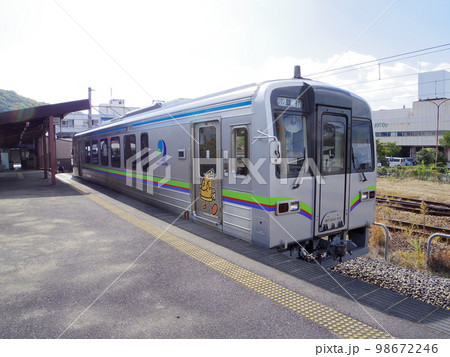井原鉄道 神辺駅 ディーゼルカーIRT355 井原鉄道 神辺駅 ディーゼルカーIRT355 98672246