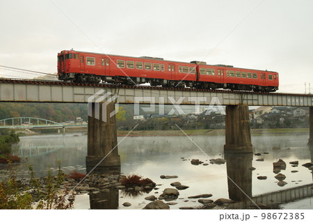 津山線 福渡付近旭川鉄橋 キハ47 98672385