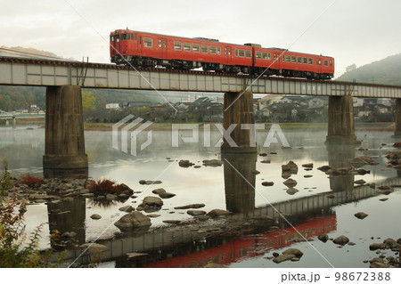 津山線 福渡付近旭川鉄橋 キハ47 98672388