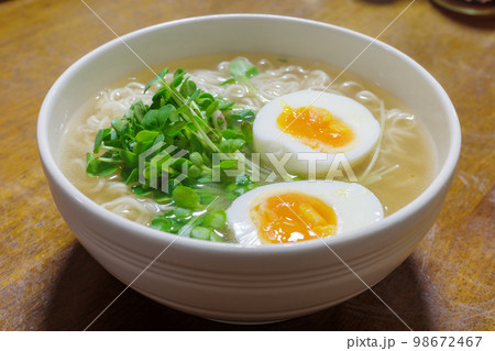 とてもおいしい日本の即席ラーメン とてもおいしい日本の即席ラーメン 98672467