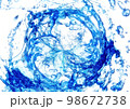 円形に渦巻く抽象的な青い液体と白背景 98672738